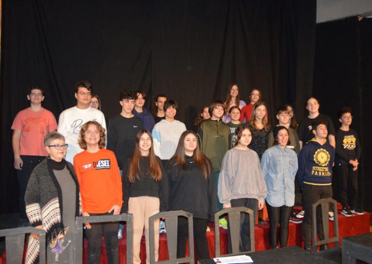 “Τα παιδιά στην εξουσία οι μεγάλοι στα θρανία” - Ένα αντιπολεμικό έργο από τη εφηβική θεατρική ομάδα της Πειραματικής Σκηνής