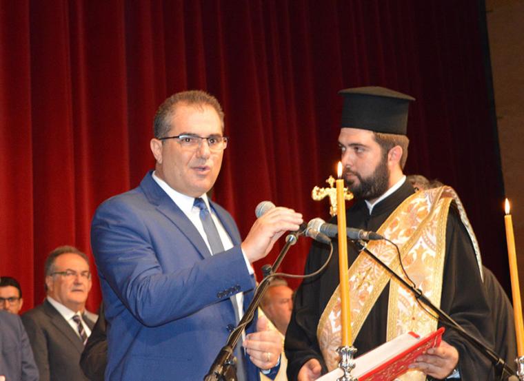 Ένας επαγγελματίας, δήμαρχος Καλαμάτας - και "ιαχές" στην ορκωμοσία του Θαν. Βασιλόπουλου