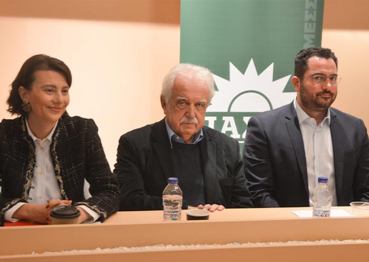 Ο Σταύρος Μπένος ανάμεσα στην Αριστέα Καζάκου και τον Ανδρέα Σπυρόπουλο