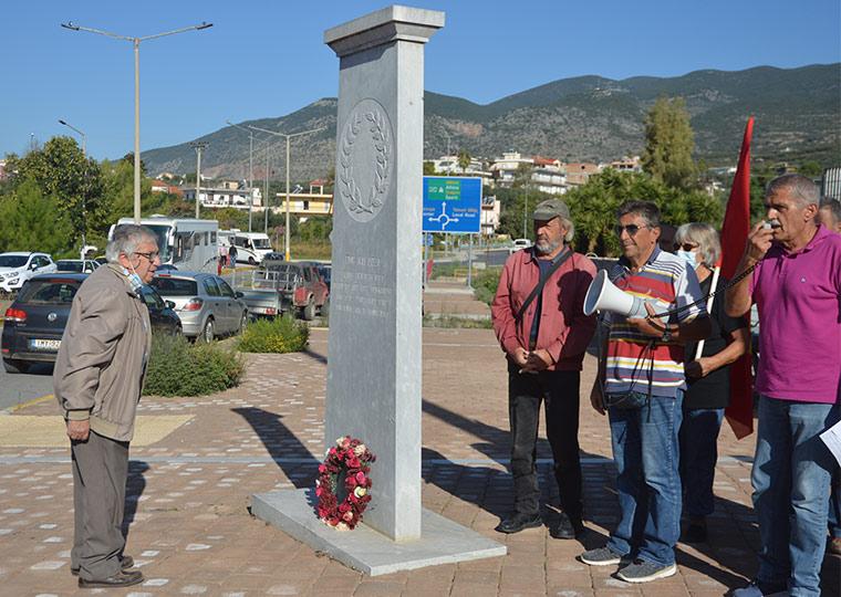Στεφάνι του ΚΚΕ για την 28η Οκτωβρίου στο μνημείο των εκτελεσμένων αγωνιστών στο Νέδοντα