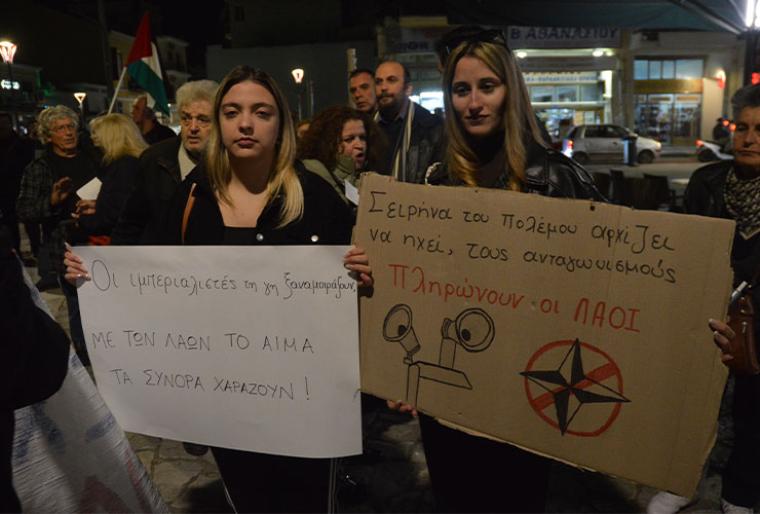 “Τύμπανα του πολέμου χτυπούν στη γειτονιά μας, να ξεσηκωθούμε για μας και τα παιδιά μας” - Κινητοποίηση στην Καλαμάτα