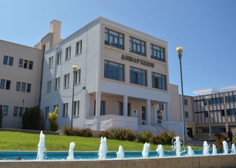 Σύσκεψη των κομμάτων στο Δημαρχείο Καλαμάτας για τα εκλογικά περίπτερα στην πλατεία