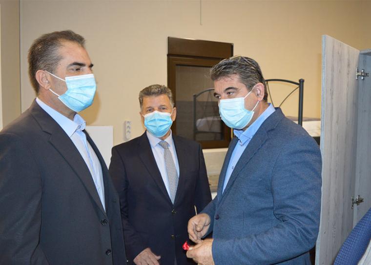 Θανάσης Βασιλόπουλος, Στάθης Αναστασόπουλος, Σαράντος Μαρινάκης στα Δημοτικά Υπνωτήρια Καλαμάτας