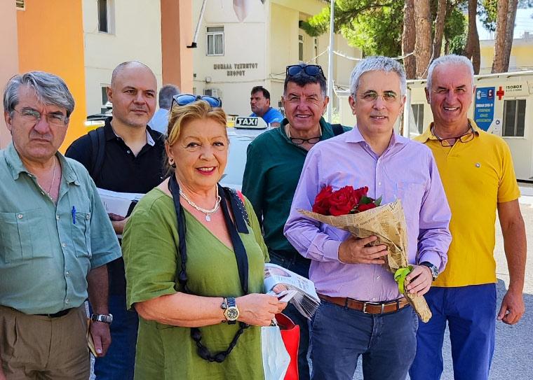 Περιοδεία Μάκαρη στην Τριφυλία - Γιατί εργαζόμενοι στο Νοσοκομείο τον υποδέχτηκαν με ένα μπουκέτο λουλούδια