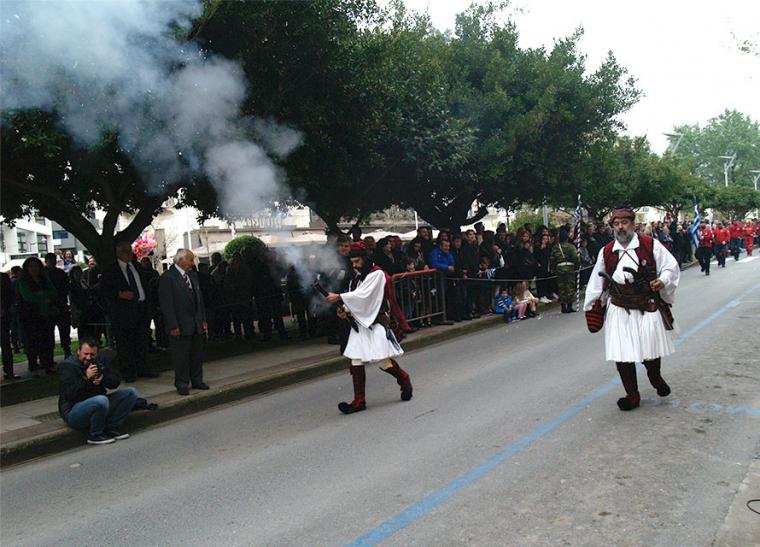 Απάντηση σε όσους προσβάλλουν την Ελλάδα ζήτησε ο δήμαρχος Καλαμάτας μετά την παρέλαση