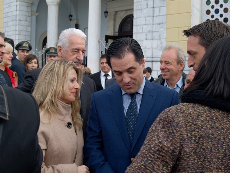 Ο Άδωνις Γεωργιάδης στον εορτασμό της Υπαπαντής στην Καλαμάτα, με τη Χρύσα Λιάππα και δεξιά τον Περικλή Μαντά