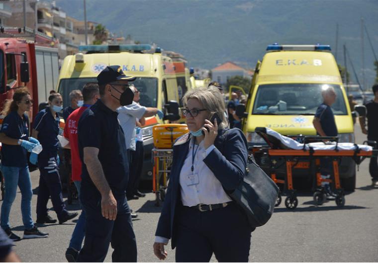 Αδιάκοπη η κίνηση των ασθενοφόρων - Διακομιδές ναυαγών μεταναστών στο Νοσοκομείο Καλαμάτας