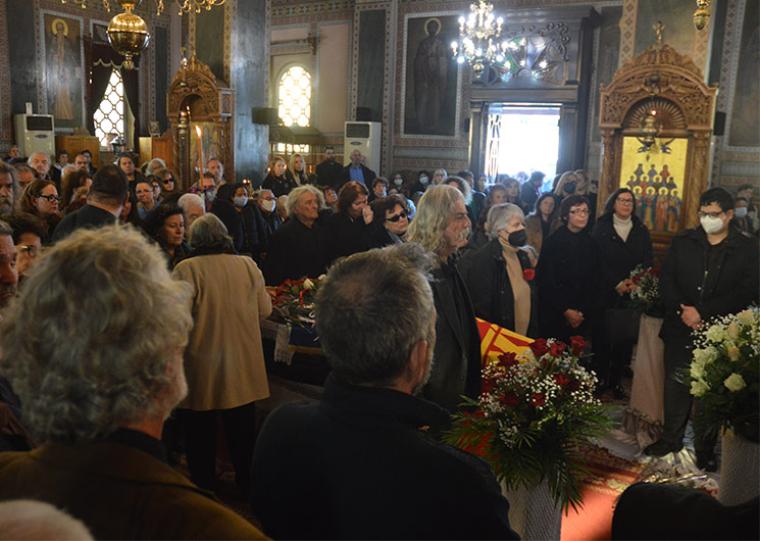 Με το τραγούδι “ Στ’ άρματα, στ’ άρματα εμπρός στον αγώνα” ο τελευταίος αποχαιρετισμός στην Πότα Κακκαβά