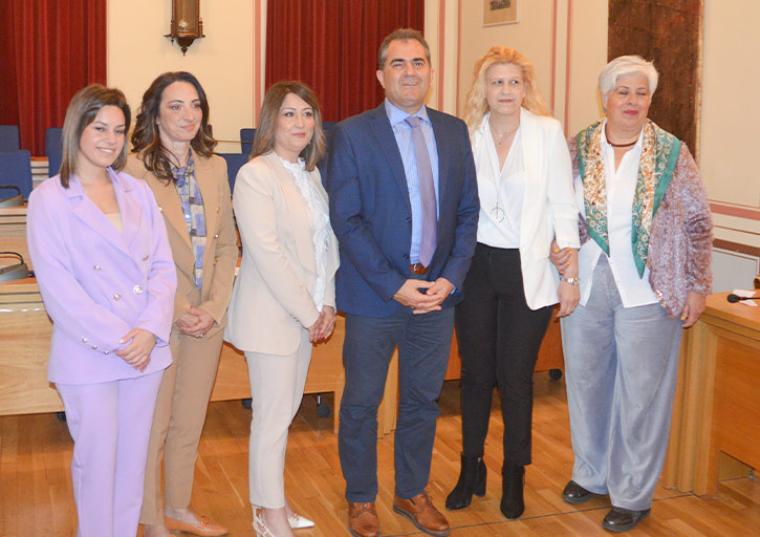 Βίκυ Σγουράκη, Σταυρούλα Γιαννούλη, Κυριακή Στεφανίδου, Θανάσης Βασιλόπουλος, Σάντυ Καλαμουδάκου, Αθηνά Ξανθάκη