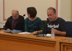 Ο Γρηγόρης Οικονομόπουλος, πρόεδρος της Ένωσης Γονέων (δεξιά) με τον εκπρόσωπο της Α' ΕΛΜΕ Θεόφιλο Παπαδόπουλο και την πρόεδρο του Συλλόγου Δασκάλων και Νηπιαγωγών Χριστίνα Λαδά