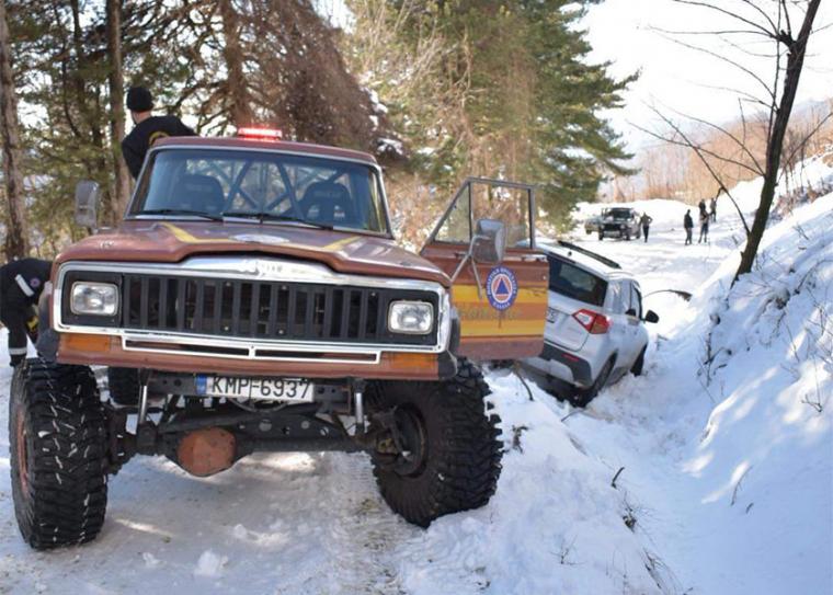 Δύο οχήματα απεγκλώβισε από το πάγο και τα χιόνια η Ομάδα Αντιμετώπισης Καταστροφών 4Χ4 Μεσσηνίας