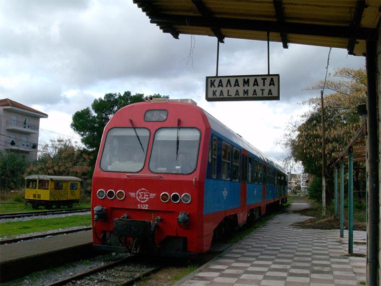 Σάτιρα Τατούλη με τις αλλεπάλληλες ανακοινώσεις για το σιδηρόδρομο στην Πελοπόννησο