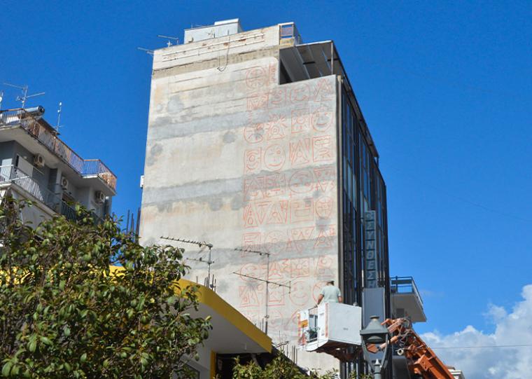 Τέχνη στο δημόσιο χώρο - Ο KLE ετοιμάζει τον καμβά του στο κέντρο της Καλαμάτας