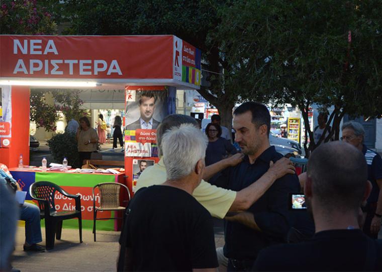 Συγκινημένος ο Αλέξης Χαρίτσης στο εκλογικό περίπτερο της Νέας Αριστεράς - Αισιόδοξος για το αποτέλεσμα της κάλπης
