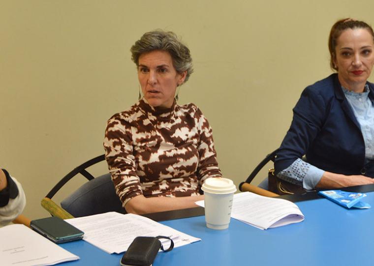 Η Τζένη Αργυρίου, διακρίνεται δεξιά η Σταυρούλα Γιαννούλη 