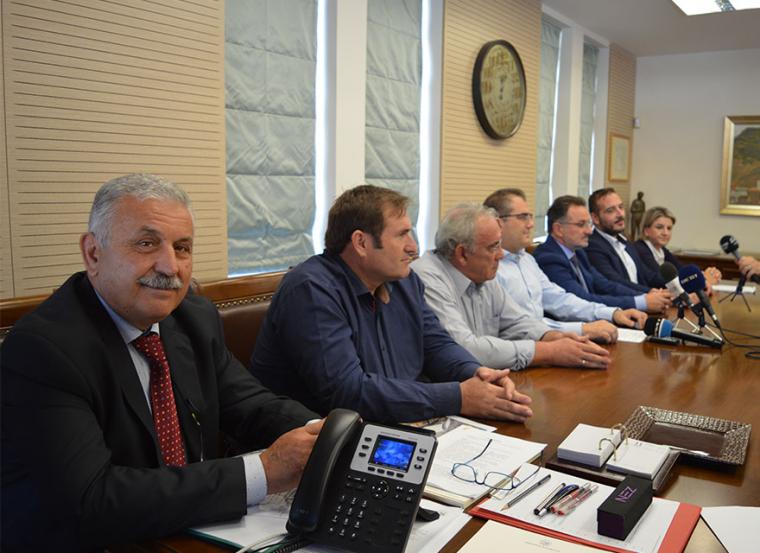 Ο παραιτηθείς αντιδήμαρχος Παύλος Κλάδης αριστερά, την ημέρα της παρουσίασης των αντιδημάρχων από τον δήμαρχο Καλαμάτας Θανάση Βασιλόπουλο