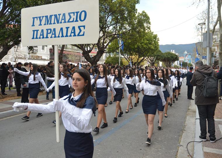 Παρέλαση στην Καλαμάτα - Για ειρήνη μίλησε μόνο ο Μητροπολίτης - “Αποδεκατισμένη” η Φιλαρμονική