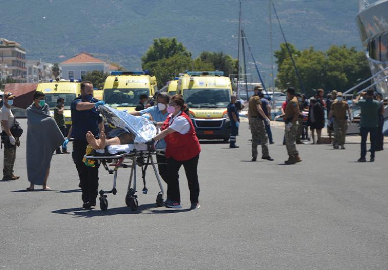 Εκατόμβη νεκρών - Έχουν διασωθεί 104 ενώ οι μαρτυρίες μιλούν για εκατοντάδες που επέβαιναν στο σκάφος