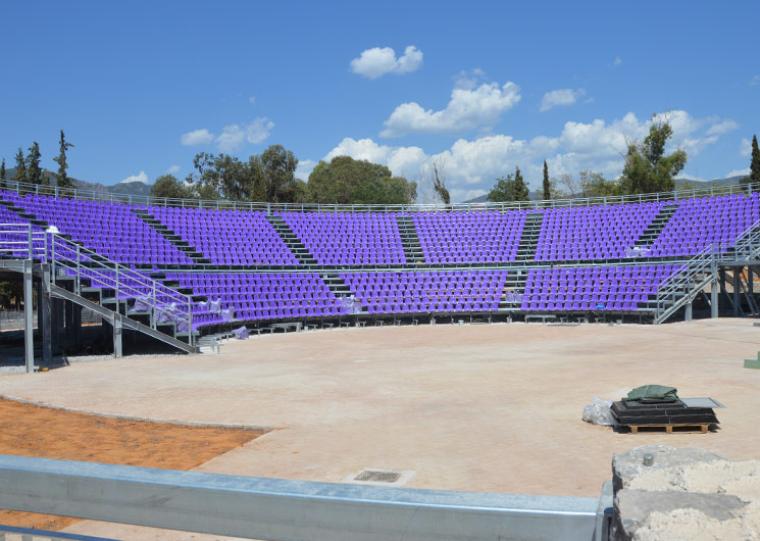 Τα καθίσματα και το χρώμα στο Ανοιχτό Θέατρο Καλαμάτας - Το έργο τελειώνει - Τι εκκρεμεί