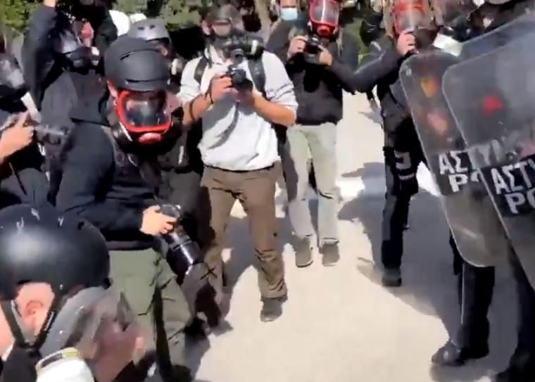 Ένωση Φωτορεπόρτερ Ελλάδος: Η κυβέρνηση οφείλει να μας ενημερώσει αν η Ελευθερία του Τύπου εξακολουθεί να υφίσταται