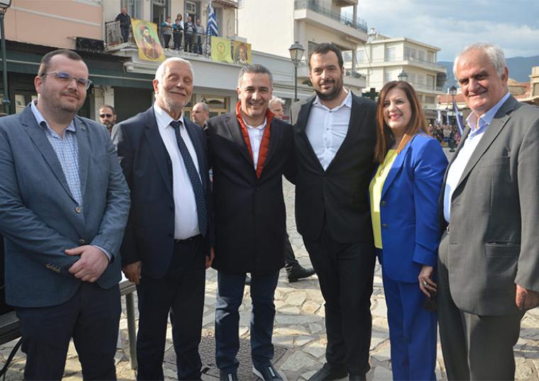 Απόστολος Γκούνης, Πέτρος Τατούλης, Παναγιώτης Γιαννόπουλος, Μενέλαος Γερονικολός (υποψήφιος βουλευτής του ΠΑΣΟΚ), Ντίνα Νικολάκου,  Γιάννης Αργυράκης, στις εκδηλώσεις για την απελευθέρωση της Καλαμάτας στις 23 Μαρτίου 1821