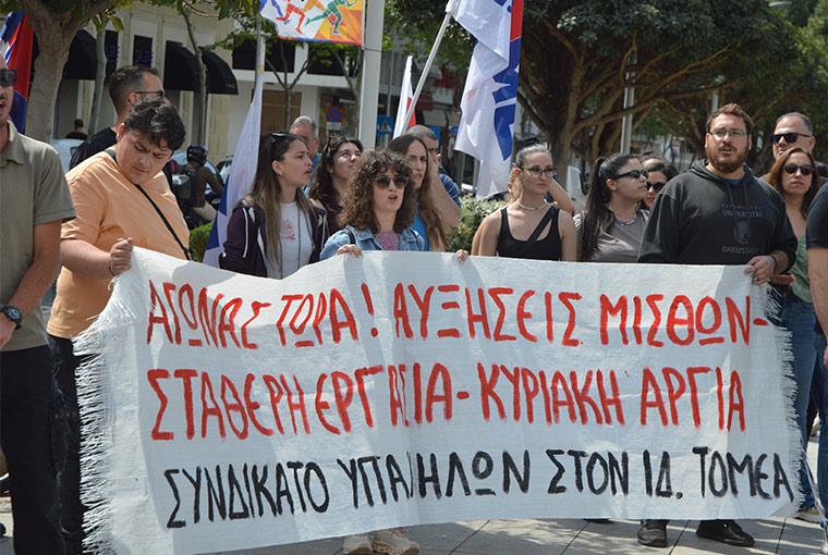 “Θέλουμε ό,τι δικαιούμαστε - Ή τα κέρδη τους ή οι ζωές μας” Απεργιακή κινητοποίηση Σωματείων στην Καλαμάτα