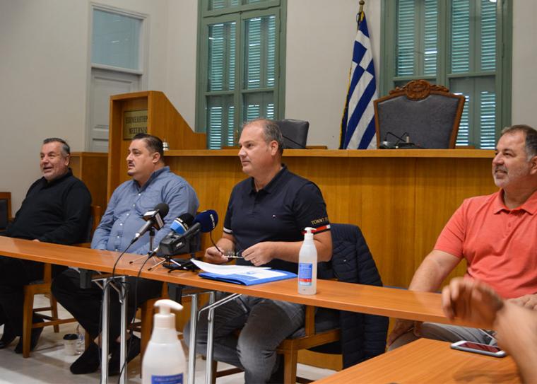 Ανδρέας Ζαγάκος,  Γιώργος Λεβεντάκης, Νίκος Μαλαπέτσας, Αντώνης Κούτρης, από τη διοίκηση του Συλλόγου Καταστημάτων Εστίασης και Αναψυχής Καλαμάτας