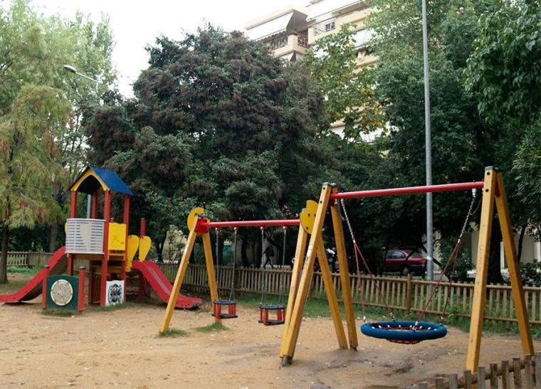 Σφραγίζει ο Δήμος Καλαμάτας τις παιδικές χαρές