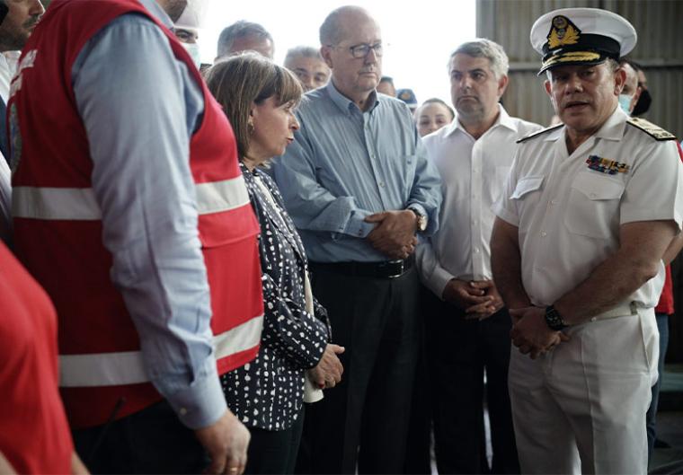 Η Πρόεδρος της Δημοκρατίας στο λιμάνι: Ανάγκη για την εγγύηση της ασφάλειας και της ζωής των μεταναστών