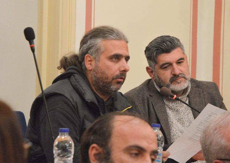 Ο πρόεδρος του Πολιτιστικού Συλλόγου Αρτεμισίας, Παναγιώτης Βασιλάκης. Διακρίνεται δεξιά ο πρόεδρος της Κοινότητας Καλαμάτας και της Ένωσης Προέδρων Κοινοτήτων Μεσσηνίας, Παναγιώτης Λύρας