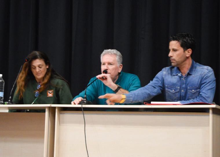 Σοφία Δούση, Βασίλης Χρονόπουλος, Βασίλης Τζαμουράνης, στη χθεσινή εκλογοαπολογιστική συνέλευση του Σωματείου Εργαζομένων στους Οργανισμούς Τοπικής Αυτοδιοίκησης Μεσσηνίας