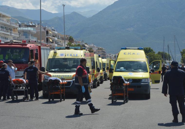 Πικετοφορία το βράδυ στην Καλαμάτα από το ΚΚΕ για τους ναυαγούς και νεκρούς μετανάστες