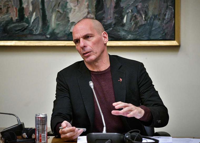 “Μη βιώσιμο το χρέος” της χώρας υποστήριξε ο Γιάνης Βαρουφάκης σε συνέντευξή του στην ΕΡΤ Καλαμάτας