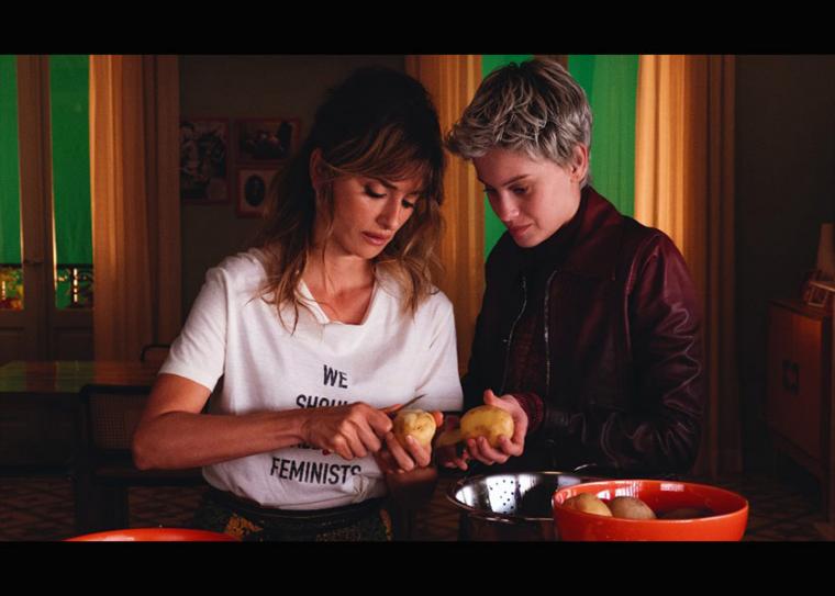 Αλμοδόβαρ: Παράλληλες μητέρες / Madres paralelas