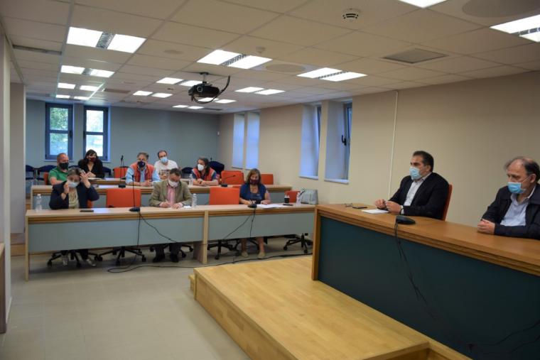 φωτό από προηγούμενη σύσκεψη στο Δήμο Καλαμάτας για την αντιμετώπιση της πανδημίας