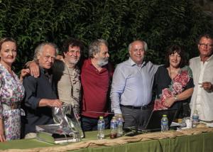 Γεωργία Χριστοδούλου, Νίκος Καλογερόπουλος, Γιάννης Στεφανάκις, Παντελής Μπουκάλας, Γιώργος Παναγιωτακόπουλος από την Τριφυλιακή Εστία, Ρούλα Τσατσάκου από το Σύλλογο "Η Αρκαδιά", Κώστας Κρεμμύδας
