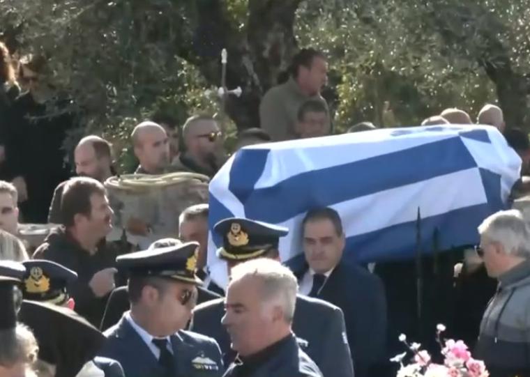 Η πολιτική και στρατιωτική ηγεσία του υπουργείου Εθνικής Άμυνας στην κηδεία του Επαμεινώνδα Κωστέα