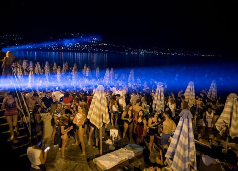 Γαλάζια Νύχτα: Η Καλαμάτα την Παρασκευή ξενυχτάει και διασκεδάζει στην Παραλία