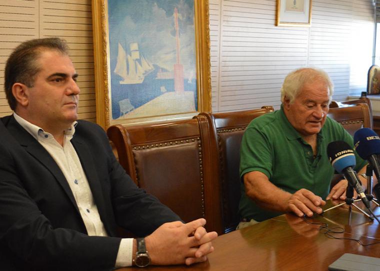 Ο δήμαρχος Θανάσης Βασιλόπουλος με τον πρόεδρο της ΔΕΥΑΚ Κώστα Αθανασόπουλο