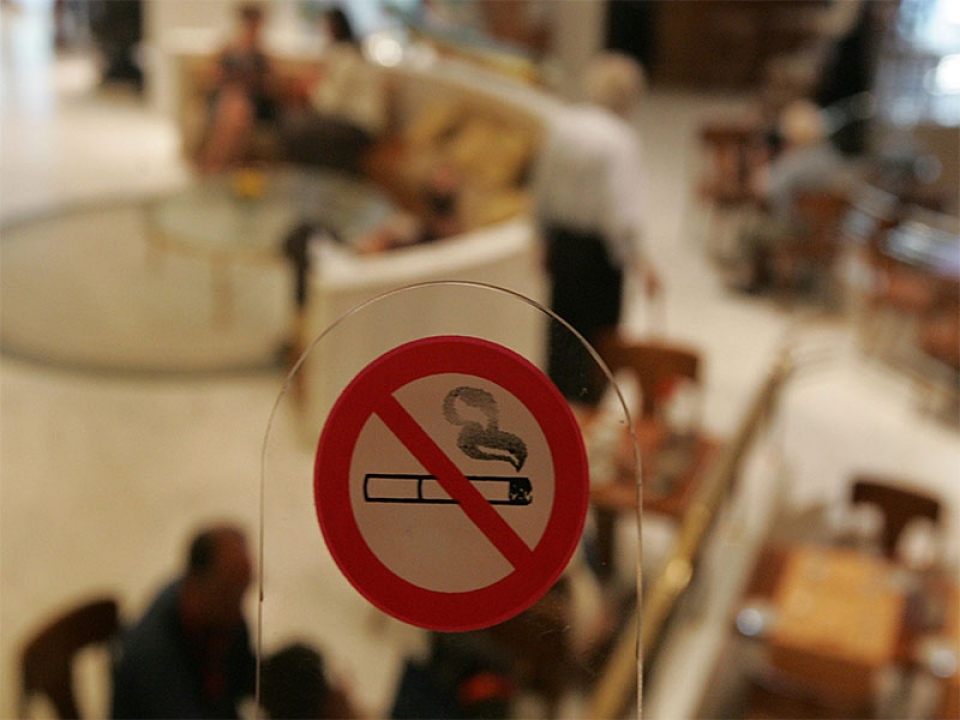 Μόνο ένα κατάστημα σε όλη την Καλαμάτα εφαρμόζει το νόμο για κάπνισμα