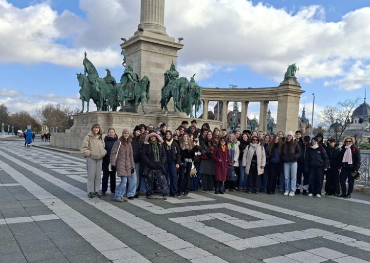 Στη Βουδαπέστη με πρόγραμμα για τη δημοκρατική συνείδηση αντιπροσωπείες του 2ου Γυμνασίου και 2ου Λυκείου