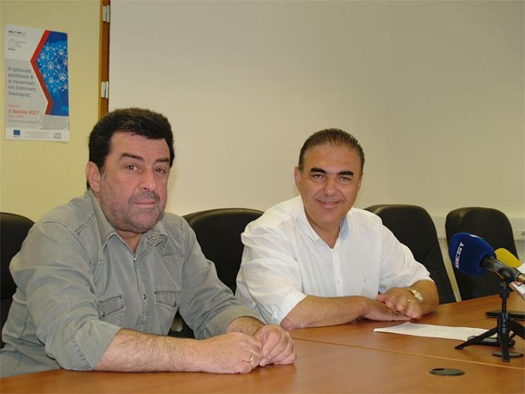φωτό αρχείου ο γραμματέας και ο πρόεδρος του Εργατικού Κέντρου Καλαμάτας, Γιώργος Κανέλης και Σωτήρης Τσώνης αντίστοιχα