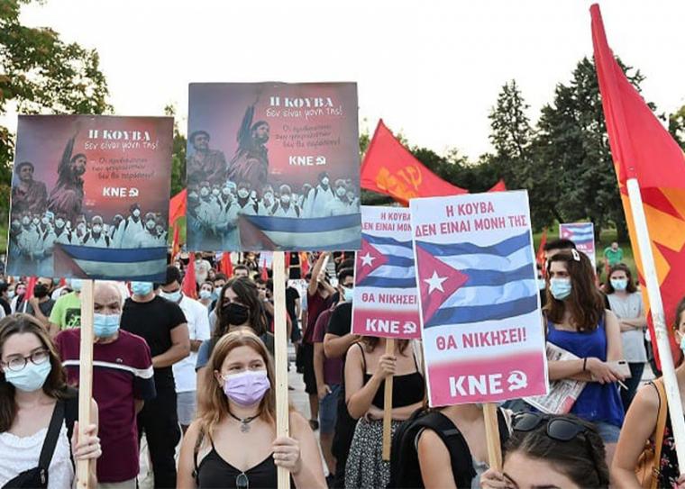 Εκδήλωση αλληλεγγύης στον κουβανικό λαό από την ΚΝΕ στο λιμάνι της Καλαμάτας