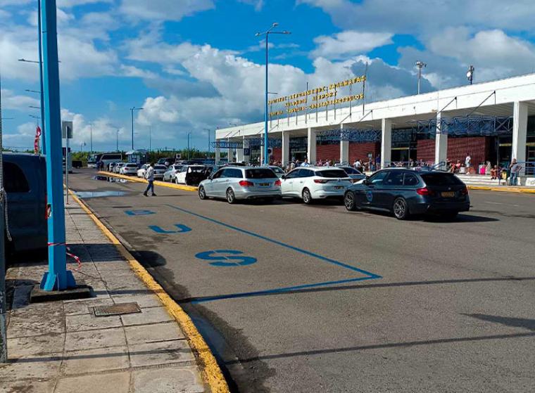 Διαμαρτυρία αυτοκινητιστών για κινδύνους στο αεροδρόμιο από τη χωροθέτηση της στάσης των υπεραστικών λεωφορείων