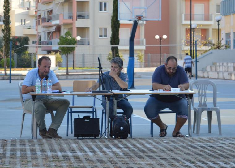 Άνοιγμα σχολείων με τους γονείς σε αγωνιστική ετοιμότητα - παράσταση διαμαρτυρίας στο Δημαρχείο Καλαμάτας
