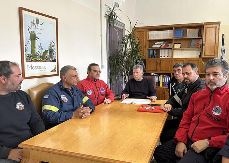 Εθελοντικές ομάδες πολιτικής προστασίας στον αντιπεριφερειάρχη για εκπαίδευση και εξοπλισμό