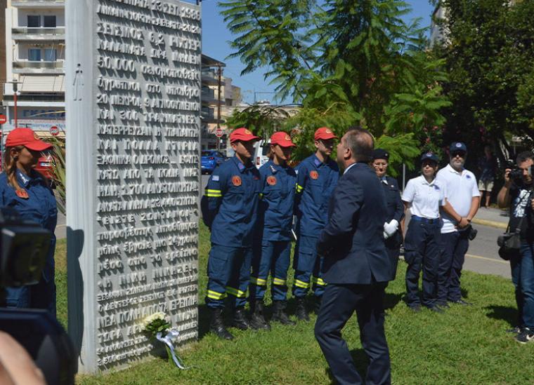Τελετή μνήμης για τα θύματα και τις καταστροφές των σεισμών στην Καλαμάτα