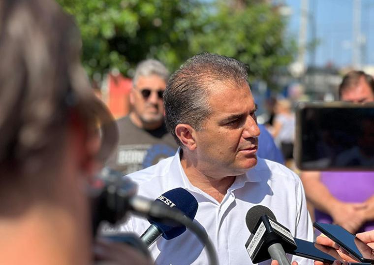 Αυστηρή τήρηση των ορίων για τα τραπεζοκαθίσματα στο λιμάνι είπε ότι ζήτησε ο δήμαρχος από τον λιμενάρχη