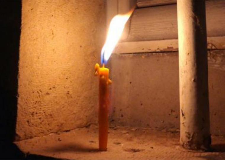 Συγκέντρωση με κεριά από το Σύλλογο Καταστημάτων και με σύνθημα: “Το ρεύμα μας σκοτώνει”