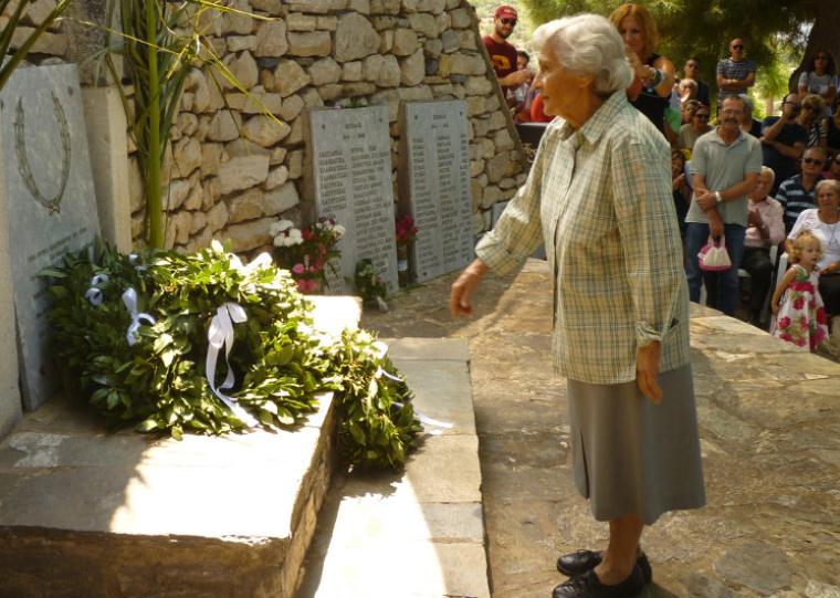 Αποχαιρετισμός στην Πότα Κακκαβά από την Αντιφασιστική Κίνηση Καλαμάτας